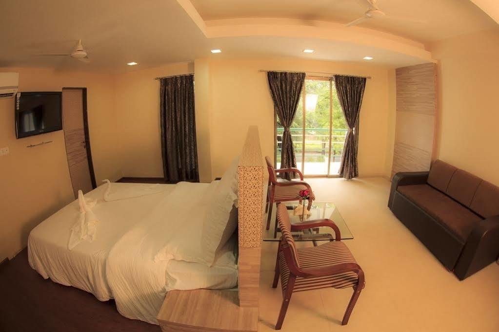 Green Valley Resort Khadoli Bagian luar foto