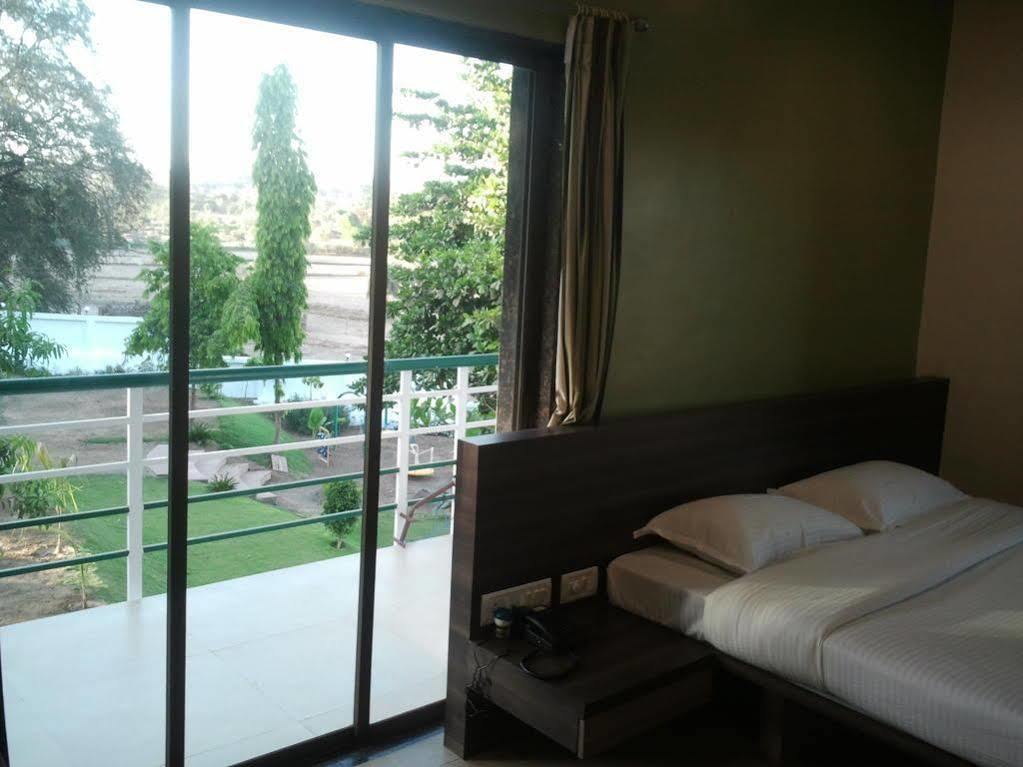Green Valley Resort Khadoli Bagian luar foto